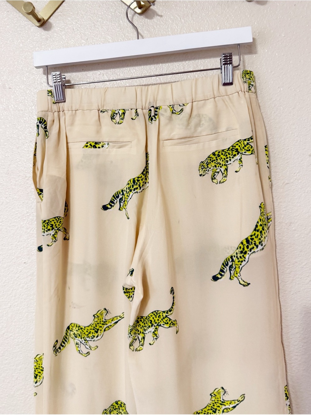 Equipment Joselyn Leopard Silk Novelty Pajama Pants size XXS $275 MSRP - Picture 9 of 9